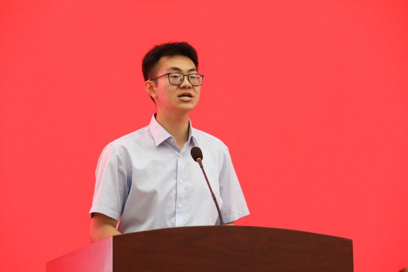校长范玉宝